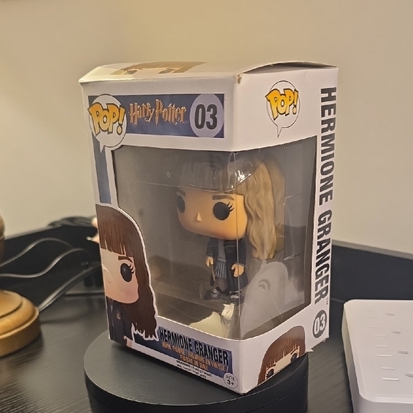 Funko Pop Hermione Granger in Hogwarts Attire - Picture 3 of 5